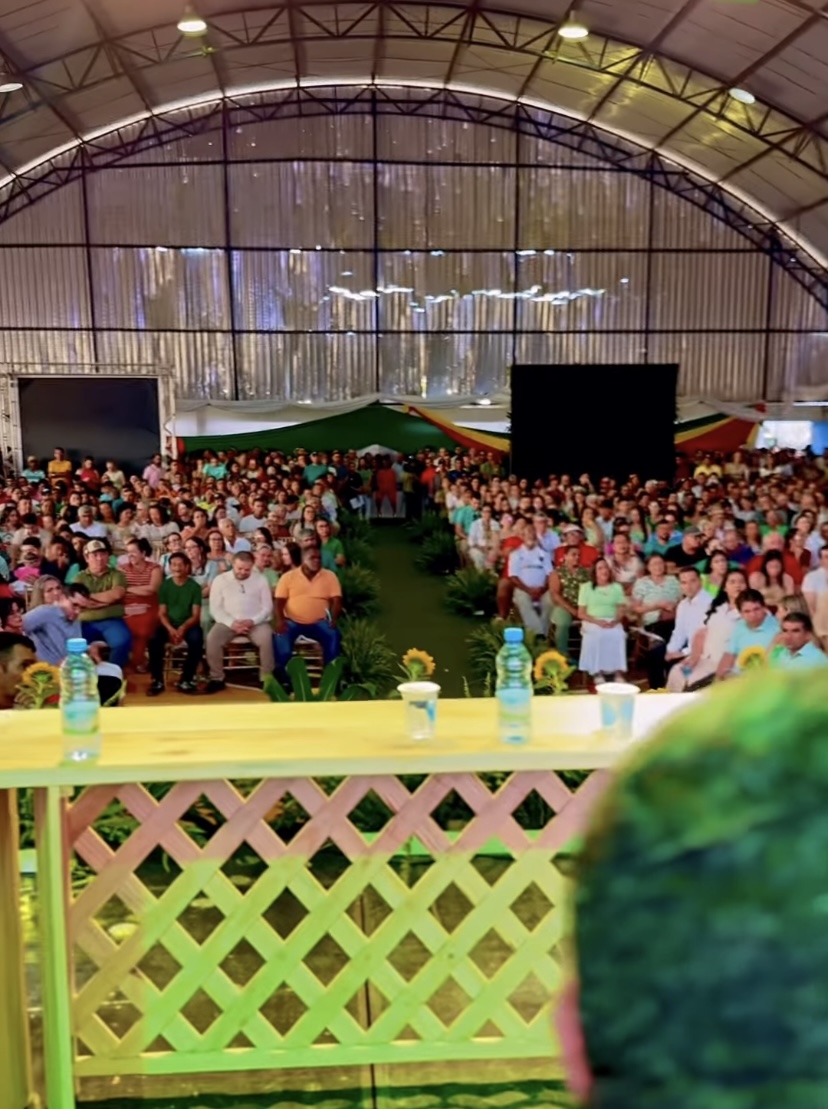 Dr. Edezio Ferreira toma posse como novo prefeito de Bom Conselho ao lado de Cíntia Anselmo