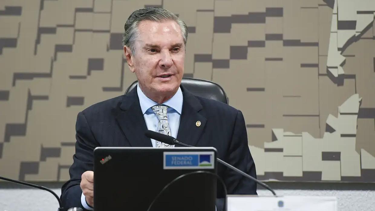 Collor deixa a prisão e vai cumprir pena em casa após decisão do STF