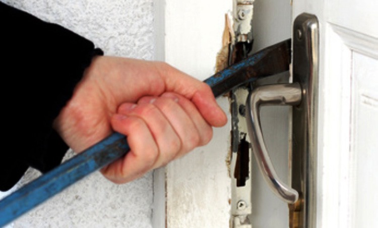 Residência é arrombada e furtada no centro de Bom Conselho