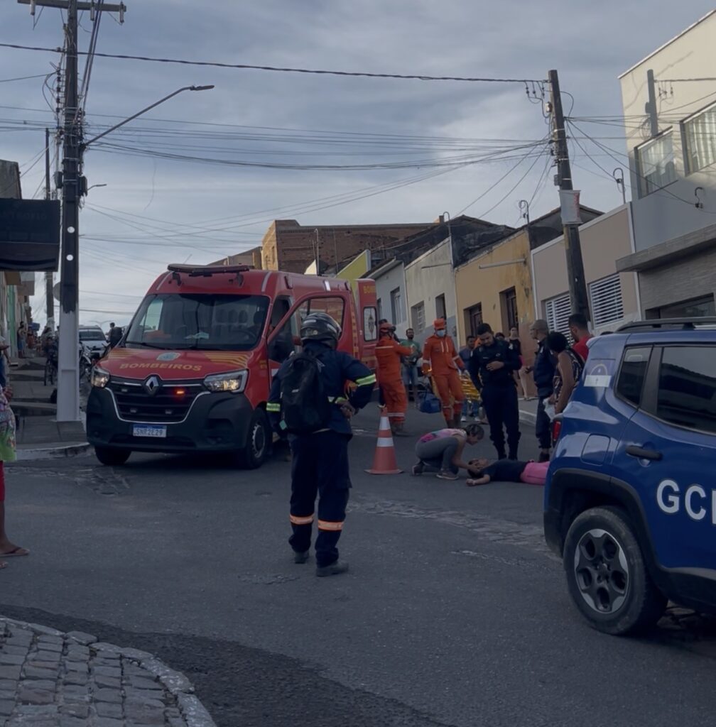 Colisão entre carro e moto deixa adolescente ferida em Bom Conselho
