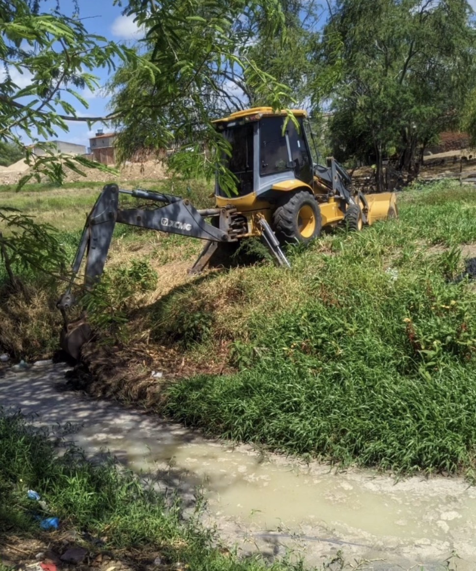 Prefeitura inicia limpeza do Rio Papacacinha após apelo da população