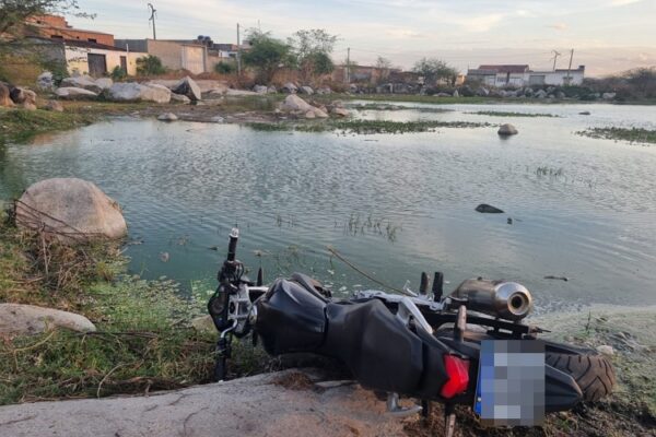 Motociclista é detido após perseguição policial em Águas Belas