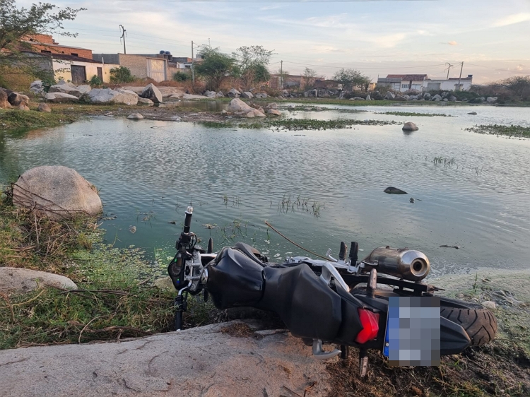 Motociclista é detido após perseguição policial em Águas Belas