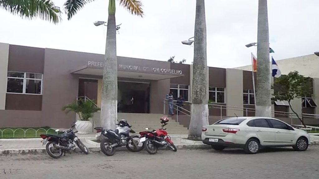 Contratados da Prefeitura relatam que trabalharam em janeiro e foram informados que não receberão salário