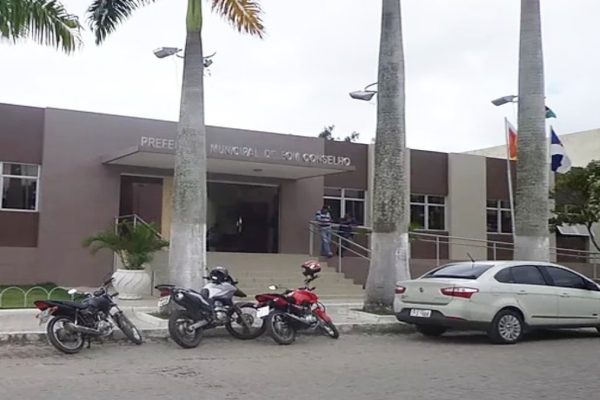 Contratados da Prefeitura relatam que trabalharam em janeiro e foram informados que não receberão salário