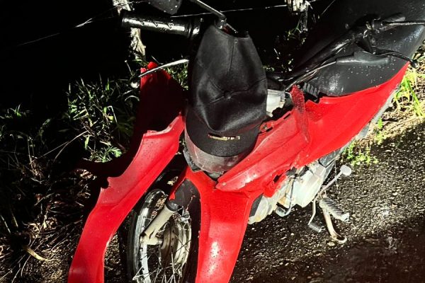 Idoso de 77 anos fica ferido após colisão na Curva das Tabocas durante chuva, em Bom Conselho