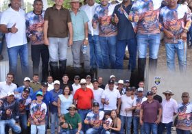 Filho da terra, Dannilo Godoy prestigia a 4ª Cavalgada da Amizade do distrito da Igreja Nova, em Bom Conselho.