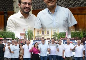 Dannilo Godoy e Lula da Fonte participam de entrega de ambulâncias e ônibus escolares e destinam 1 Milhão de reais  para Bom Conselho