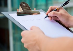 Vigilância Sanitária recolhe alimentos fora do prazo de validade  em escolas em Bom Conselho.