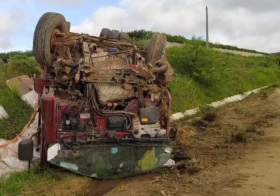 Caminhoneiro de Bom Conselho morre após perder controle de veículo na BR-424, em Garanhuns