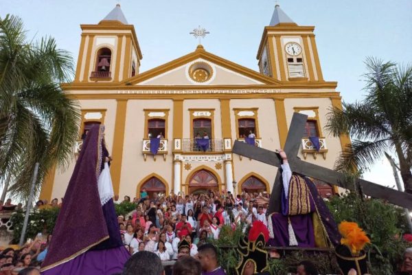 Procissão do Encontro reúne centenas de fiéis em Bom Conselho