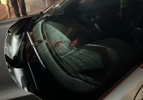 CARRO DE TAXISTA É ALVEJADO NO CENTRO DE BOM CONSELHO