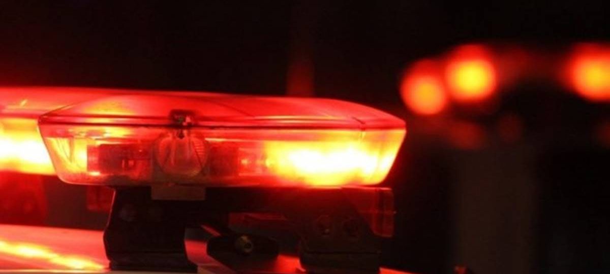 INDIVÍDUO ARMADO COM FACÃO INVADE ESCOLA NO BAIRRO DO CIGANO E CAUSA PÂNICO